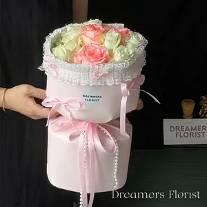 Papel de regalo para flores rosa estilo Loli con borde de encaje y perlas