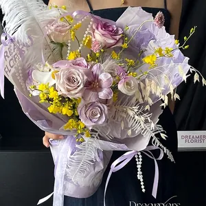 Premium lila Blumenstrauß-Einwickelpapier für kreative florale Arrangements geeignet