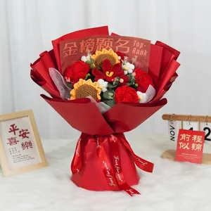 Bouquet di girasoli all'uncinetto fatto a mano in carta regalo rossa per lauree e feste