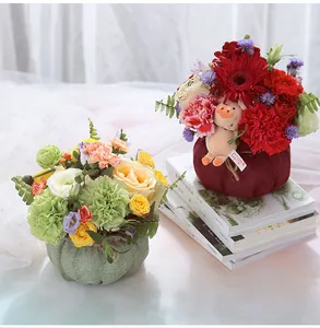 Handgefertigte Kürbis-Blumenkästen aus Leinen in Grün und Burgund mit festlichem Dekor