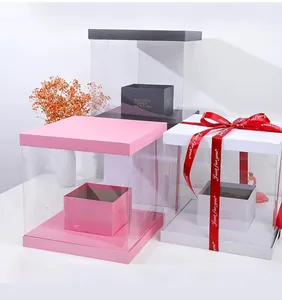Detailansicht hochwertiger transparenter quadratischer Geschenkkartons in Pink, Weiß und Schwarz.