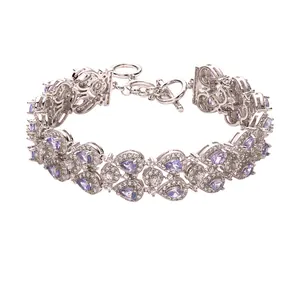 Vista dettagliata del bracciale in argento S925 con doppia fila di tanzanite naturale