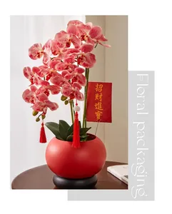 Composizione di orchidee Phalaenopsis artificiali stampate in 3D in vaso rosso