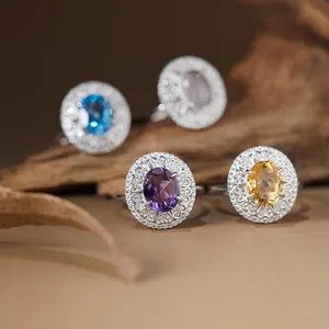 Detailansicht von S925 Silberringen mit natürlichen Amethyst- und Topas-Edelsteinen.