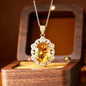 Collier pendentif en citrine ovale or vintage avec une auréole florale étincelante