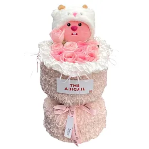 Ramo de flores creativo de lana de cordero con peluche rosa y rosas frescas