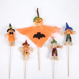 Cinque decorazioni a tema spaventapasseri e zucca di Halloween per composizioni
