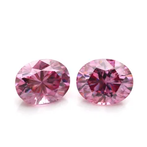 Vue macro détaillée de deux pierres de moissanite étincelantes de taille ovale rose pêche