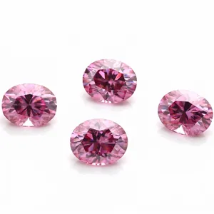Gros plan de haute qualité de quatre pierres de moissanite rose pêche ovales VVS