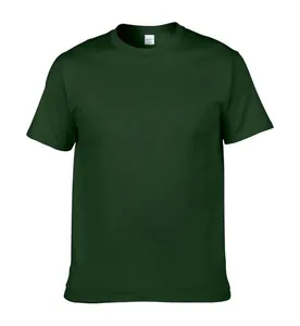 Vooraanzicht van een hoogwaardig bosgroen katoenen T-shirt met ronde hals op wit