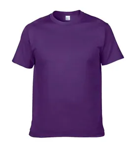 Detail van een paars T-shirt met korte mouwen van puur katoen met ronde hals heren