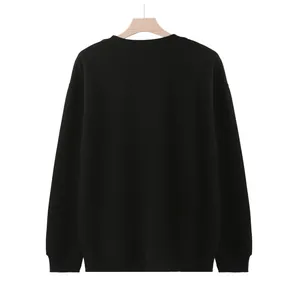 Vista posteriore di una felpa nera oversize da uomo in pesante cotone da 320G di qualità.