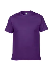 Paars uniseks T-shirt van 150g puur katoen met een klassieke ronde hals en korte mouwen.