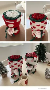 Emballage de bouquet en peluche de laine d'agneau pour Noël en rouge et blanc festif