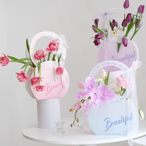 Elegantes cajas de regalo florales portátiles en colores pastel para arreglos de flores