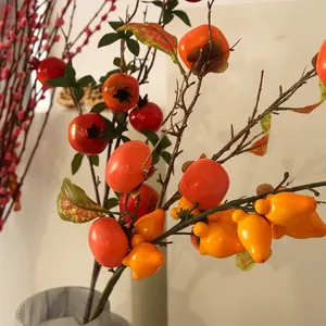 Ramas de frutas artificiales con caquis y granadas para la decoración del hogar