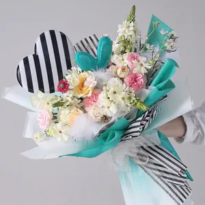 Papel de envolver flores impermeable degradado con película brillante para ramos elegantes