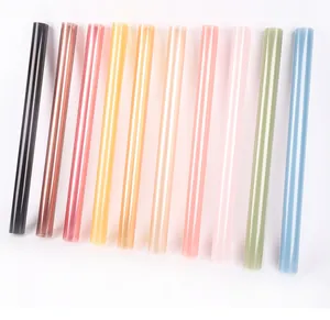 Variété de rouleaux de film cellophane transparent coloré pour emballage de bouquets de fleurs