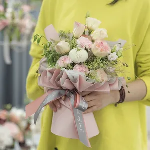 Roze geschenklint met "Just for you" opdruk voor bloemboeketten en taarten.