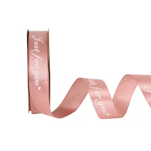 Roze satijnen lint met witte 'Just for you' opdruk voor cadeauverpakkingen en DIY-projecten