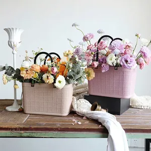 Grid Texture Waterproof Plastic Flower Basket Handheld Picnic Bouquet Packaging Decorative Storage Basket For Home Party