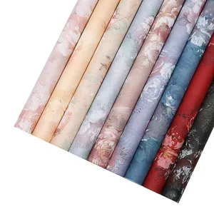Carta da imballaggio floreale stile pittura a olio con eleganti motivi di peonie
