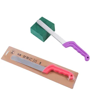 Coltello professionale per spugna floreale in acciaio inox con manici rosa e viola