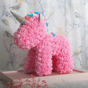 Escultura de Unicornio de Rosas de Espuma PE Decoración de Flores Artificiales Regalo de Unicornio de Ensueño Con Corona y Velo para San Valentín Cumpleaños Mujer Hogar