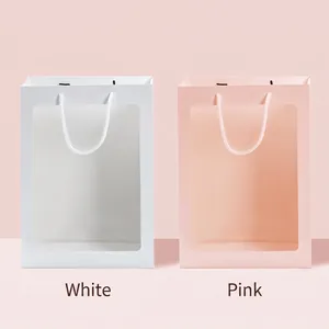 Elegante papieren geschenkzakjes met grote transparante vensters in wit en roze