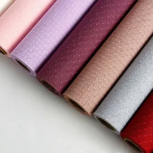 Bunte koreanische Punkt-Netzrollen für dekorative Blumenstrauß-Verpackungsmaterialien.