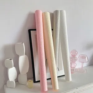 Papier de Paris gaufré épais aux couleurs douces pour emballage de bouquet élégant.