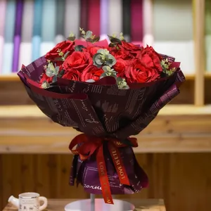 Premium waterdicht dubbelzijdig bloemen inpakpapier met elegante Engelse belettering