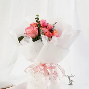Ruban de satin rose élégant de 2,5 cm avec bords dorés pour l'emballage de bouquets de fleurs