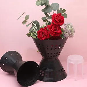 Soporte de flores negro estilo coreano con diseño de celosía para arreglos