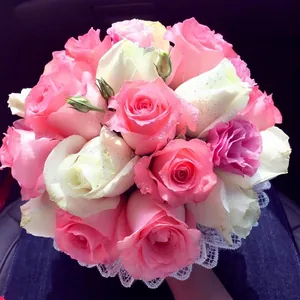 Elegant pink and white rose bridal bouquet with white lace handle for wedding decoration