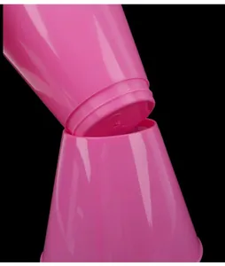 Primer plano de insertos de tubos para arreglos florales mini rosa de estilo coreano