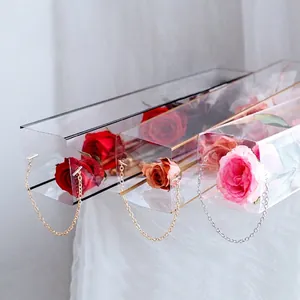 Boîte d'emballage de fleurs en acrylique transparent avec chaîne dorée pour roses uniques