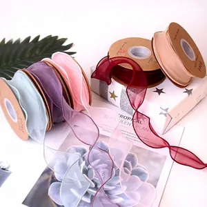 Assorti effen chiffon vissenstaartlinten voor elegante bloemengeschenkverpakking.