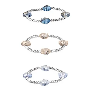 Detailansicht der Edelstahlperlenarmbänder mit facettierten sternförmigen Kristallperlen