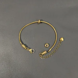 Dettaglio bracciale a maglia serpente in acciaio inox per perline fai-da-te