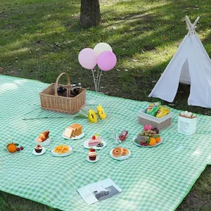 Waterproof 150x100cm green checkered picnic blanket for camping and beach use