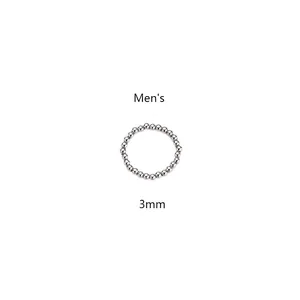 Detalle del anillo elástico para hombre con cuentas de acero de titanio plateado de 3 mm