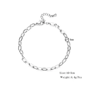 Vue détaillée d'un bracelet en chaîne à maillons en acier de 4mm avec taille et poids