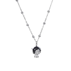 Elegante collana in acciaio inox con ciondolo in pietra naturale nera e base a forma di foglia