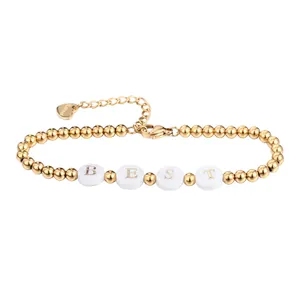 Goldenes Edelstahl-Perlenarmband mit weißen Muschelperlen und BEST-Schriftzug