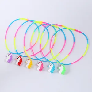 Einhorn Regenbogen Silikon Halskette Für Kinder Cartoon Tier PVC Anhänger Halskette Süßer Weicher Gummi Party Schmuck Geschenk