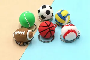 Sammlung von Silikon-Sportball-Schlüsselanhängern mit Fußball, Basketball und Tennis.