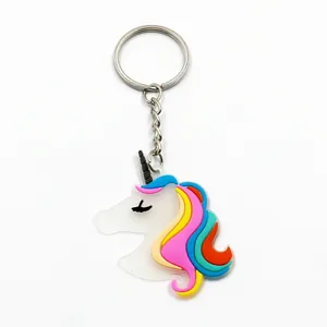 Leuchtender Einhorn-Schlüsselanhänger aus weichem PVC mit bunter Regenbogenmähne
