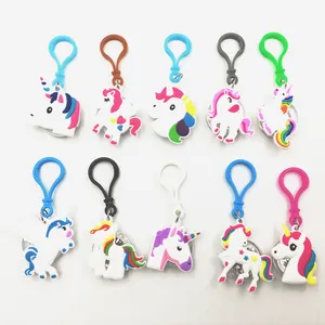 Set di 10 portachiavi a forma di unicorno in PVC colorato con clip e luci a LED