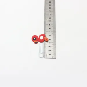 Vista dettagliata delle dimensioni della graffetta fenicottero in PVC